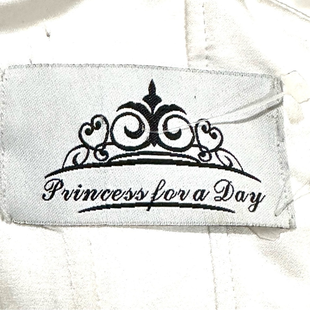 PRINCESSES FOR A DAY Stunning White Wedding Gown This Is Gorgeous Like New - Picture 9 of 14